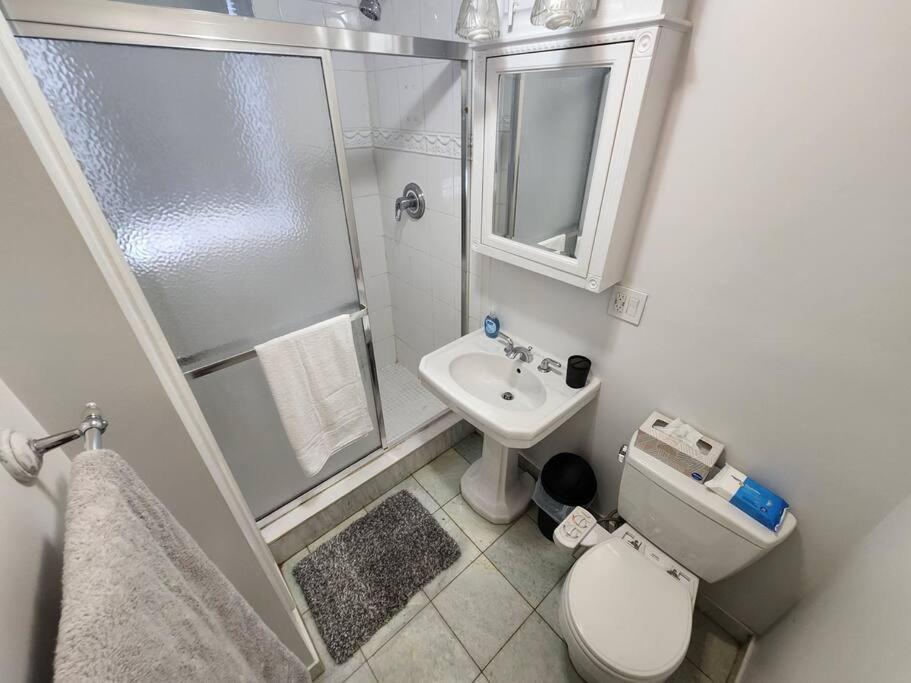 Spacious 3 Bedroom Apartment Mins To Nyc! Union City Eksteriør billede
