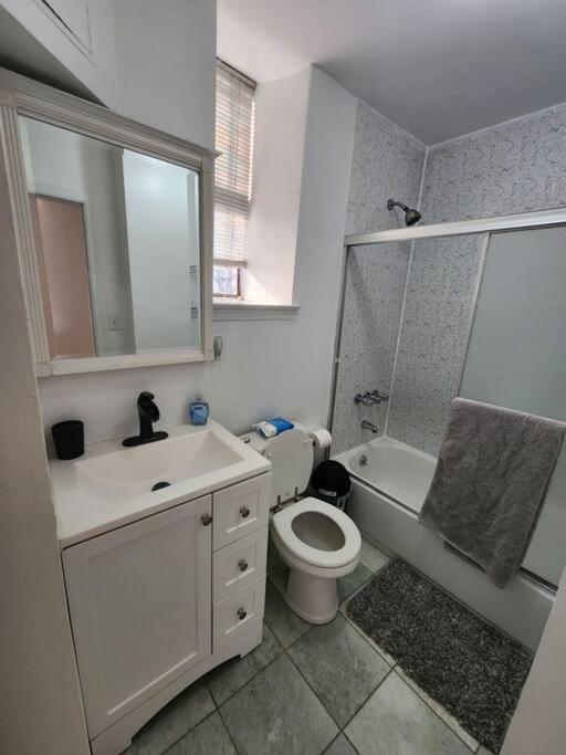Spacious 3 Bedroom Apartment Mins To Nyc! Union City Eksteriør billede